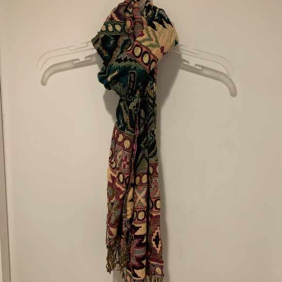 Forever 21 Green and Beige Aztec Print Scarf - Picture 1 of 4